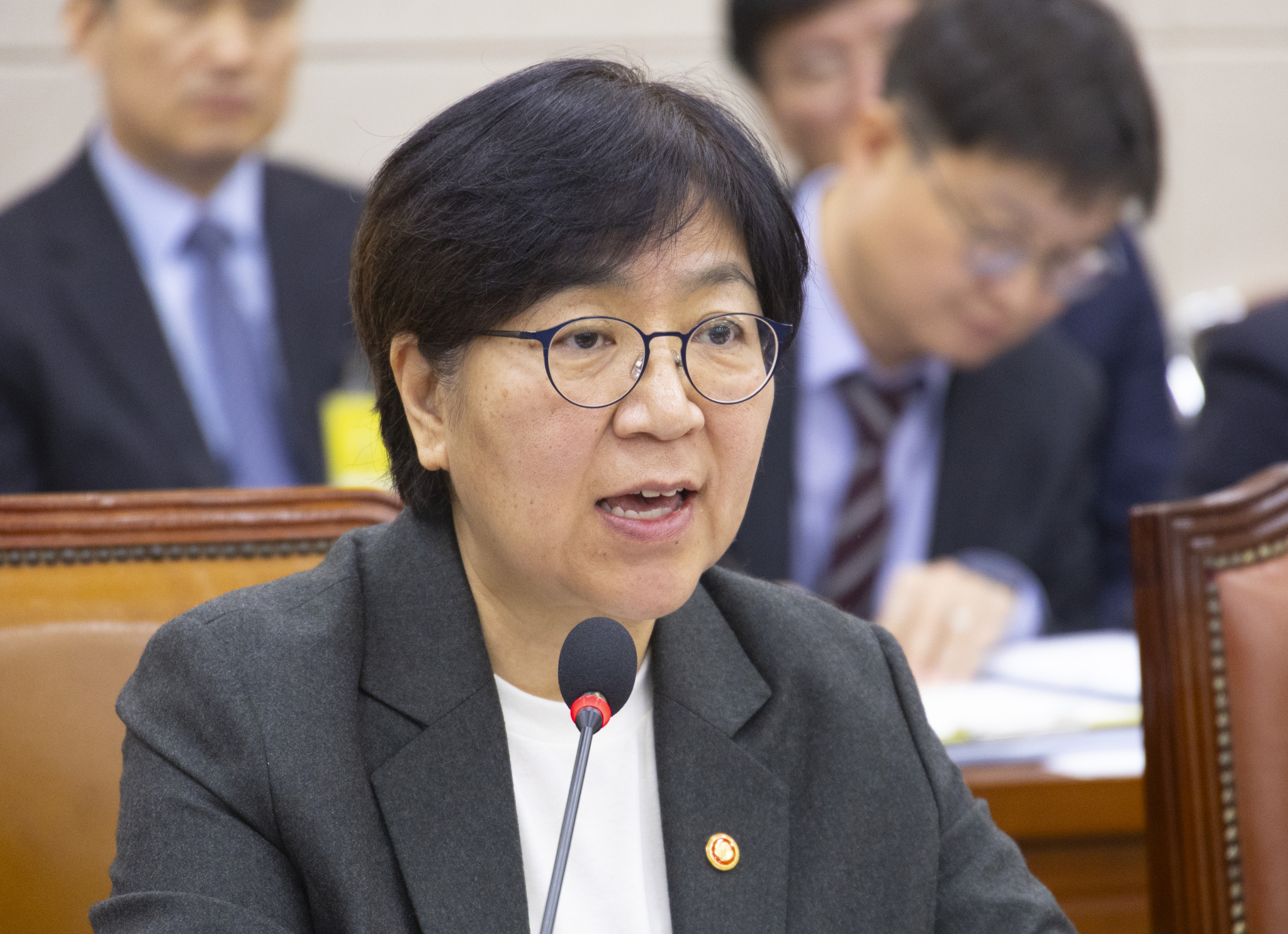 정은경 보건복지부 장관이 20일 국회에서 열린 보건복지위원회 전체 회의에 상정 법안에 대한 의원 질의에 답하고 있다. 연합뉴스