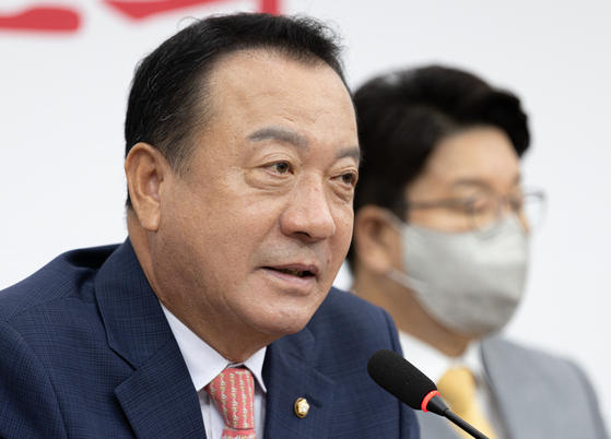 엄태영 당시 국민의힘 비대위원이 2022년 8월 서울 여의도 국회에서 열린 비상대책위원회의에서 발언을 하고 있다. 김성룡 기자