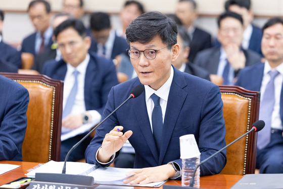 정상우 감사원 사무총장이 지난달16일 서울 여의도 국회에서 열린 법제사법위원회 감사원 등에 대한 국정감사에 출석해 의원 질의에 답변하고 있다. 뉴스1