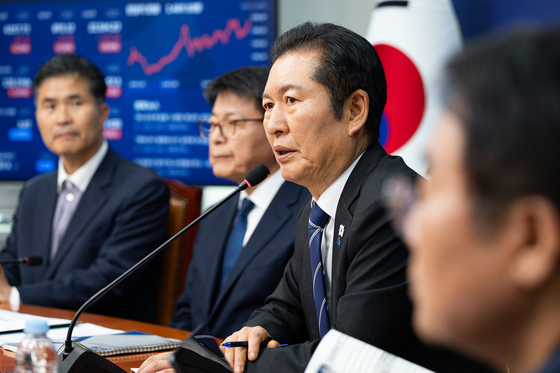 정청래 더불어민주당 대표가 20일 서울 여의도 국회에서 열린 호남발전과제 보고회에서 모두 발언을 하고 있다. 뉴스1