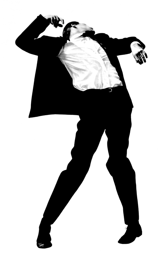 로버트 롱고, ‘도시의 사람들’ 연작 중 ‘무제’(1980), 243.8x121.9㎝. 