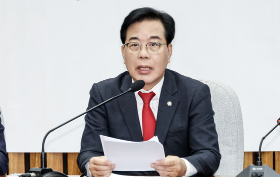 송언석 국민의힘 원내대표가 21일 오전 국회에서 열린 원내대책회의에 참석해 발언하고 있다. 김성룡 기자