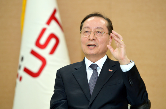강대임 UST 총장이 지난 5일 대전 UST 총장실에서 인터뷰를 하고 있다. 김성태 객원기자