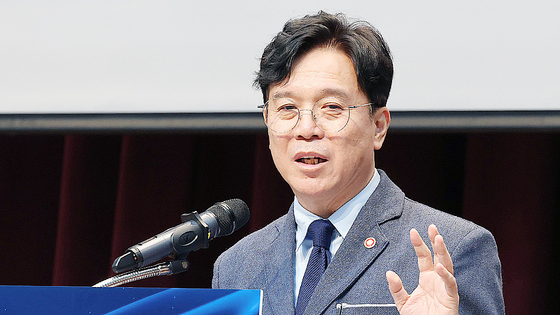  김영훈 고용노동부 장관이 20일 오후 세종시 어진동 정부세종컨벤션센터에서 열린 근로감독관 정책 공유회에 참석하여 인사말을 하고 있다. 뉴스1