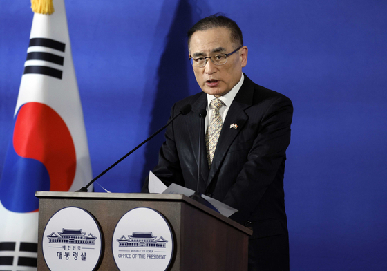 위성락 대통령실 국가안보실장이 20일 이집트 카이로 한 호텔에서 브리핑을 하고 있다. 전민규 기자