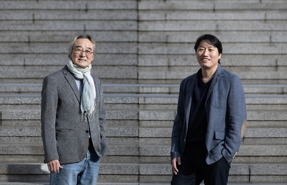 배우 남명렬(왼쪽),은 '트랩'에서 유일하게 이름이 없는 '집 주인' 역할을 맡고 있다. 하수민(오른쪽) 연출은 "신과 같은 존재를 상상했다"라고 설명했다. 권혁재 사진전문기자. 