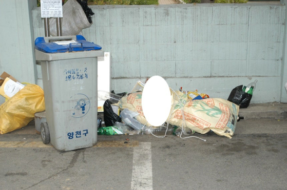 2005년 6월 1차 범행 당시 피의자 장모씨가 포대와 노끈으로 결박해 초등학교 인근에 유기한 피해자의 시신. 서울경찰청 광역수사단 형사기동대