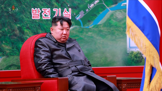 김정은 북한 국무위원장이 지난 20일 강원도 회양군민발전소 준공식에 참석했다고 조선중앙TV가 21일 보도했다. 조선중앙TV 화면=연합뉴스.