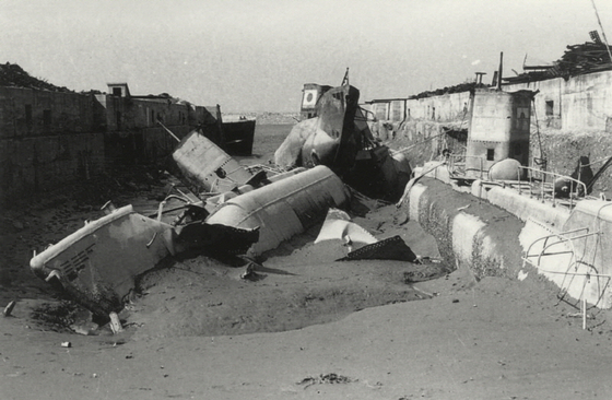 조선기계제작소에서 건조하다가 해방 이후 방치된 마루유 잠수정. 추가 발주된 3004~3007호로 보인다. 화도진 도서관