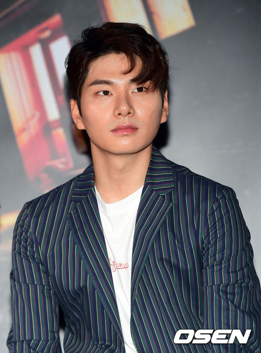 [OSEN=민경훈 기자] 15일 오후 서울 자양동 건대입구 롯데시네마서 진행된 영화 '더펜션' 언론시사회에서 이이경이 생각에 잠겨있다./ rumi@osen.co.kr