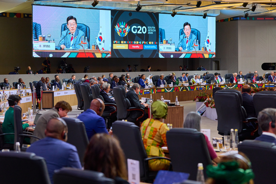 이재명 대통령이 22일(현지시간) 남아프리카공화국 나스렉 엑스포센터에서 열린 주요 20개국(G20) 정상회의 제1세션에서 발언하고 있다. 대통령실사진기자단