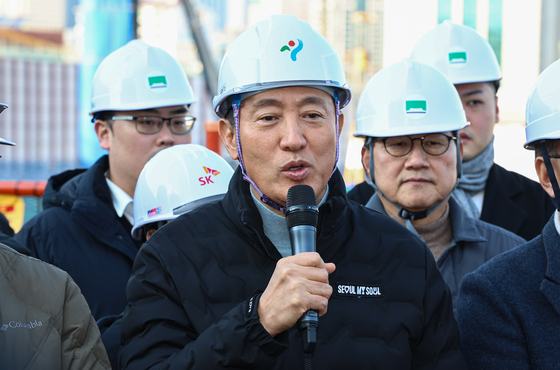 오세훈 서울시장이 19일 서울 동작구 노량진 재정비촉진지구 착공 현장에서 발언을 하고 있다. 뉴스1