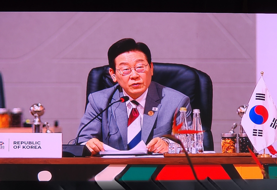 이재명 대통령이 22일(현지시간) 남아프리카공화국 요하네스버그에서 열린 주요 20개국(G20) 정상회의 세션1에서 발언하고 있다. 연합뉴스
