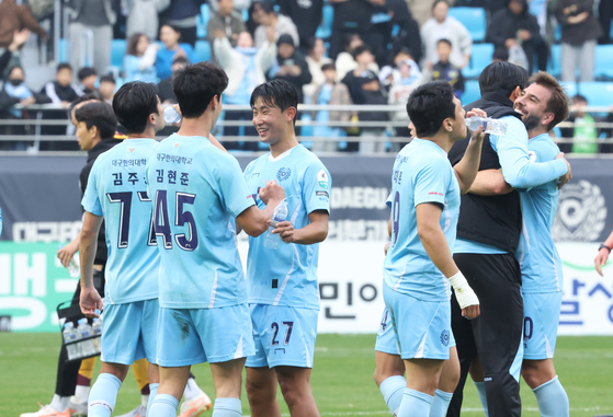 1부 잔류 희망을 이어간 대구 선수들. 연합뉴스