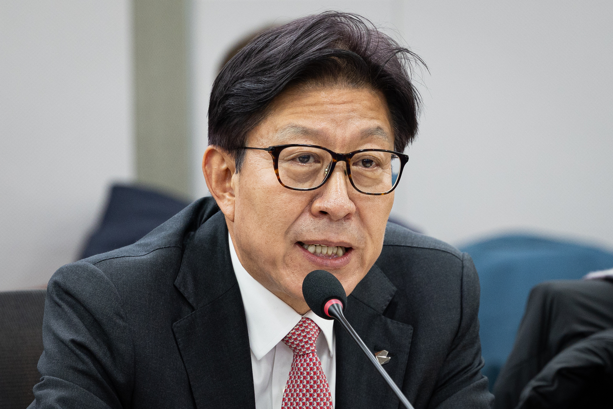 박형준 부산시장이 지난 19일 서울 여의도 국회 의원회관에서 열린 ‘글로벌 해양허브도시 부산’ 국회 릴레이 세미나에서 환영사를 하고 있다. 뉴스1 