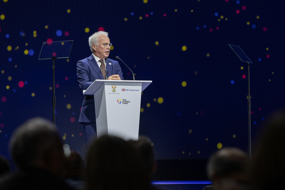 피터 샌즈 글로벌펀드 사무총장이 21일 남아프리카공화국 요하네스버그에서 열린 제8차 재정공약 정상회의에서 연설하고 있다. 사진제공 글로벌펀드