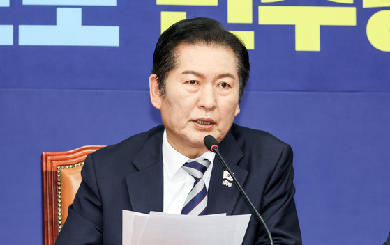 정청래 더불어민주당 대표가 21일 오전 국회에서 열린 최고위원회의에 참석해 발언하고 있다. 김성룡 기자