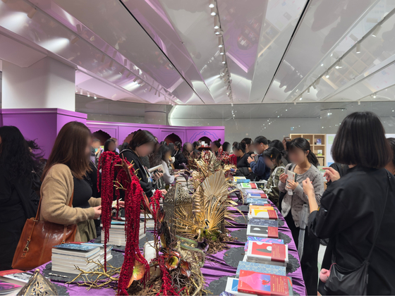 지난 4일부터 12일까지 서울 영등포구 더현대서울에서 열린 안전가옥 팝업 '장르연회'. 사람이 가장 붐비던 주말인 8일의 현장이다. 최혜리 기자