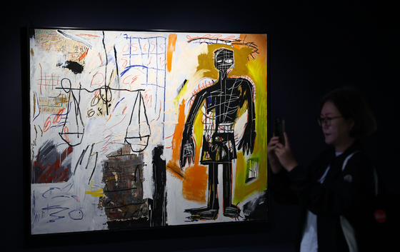 서울 동대문디자인플라자(DDP)에서 열리고 있는 바스키아 특별전에 걸린 '무제(검은 인물)'. 리움미술관 소장품이다. 김종호 기자