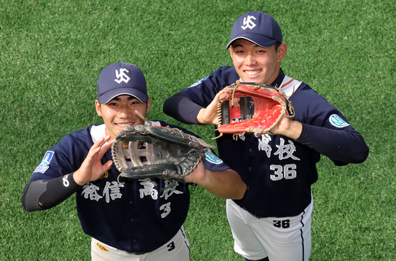 유신고 내야수 신재인(오른쪽)과 외야수 오재원. 둘은 KBO 신인 드래프트에서 나란히 NC와 한화의 1라운드 지명을 받았다. 강정현 기자
