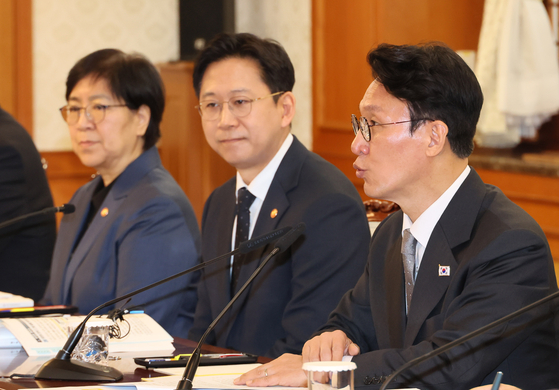 김민석 국무총리가 24일 서울 종로구 정부서울청사에서 열린 과학기술관계장관회의에서 발언하고 있다. 연합뉴스