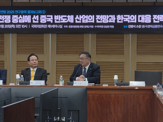 지난 20일 국회에서 열린 한중의원연맹의 ‘인공지능(AI) 전쟁 중심에 선 중국 반도체산업 전망과 한국 대응전략’ 연구용역 최종 결과보고회에서 김태년 민주당 의원이 발언을 하고 있다. 박해리 기자