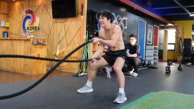 로드FC플라이급 챔피언과 만나기 위해 조준건(19,더 짐 랩)과 정재복(25,킹덤MMA)이 특별 트레이닝으로 승리에 도전한다. / 로드FC