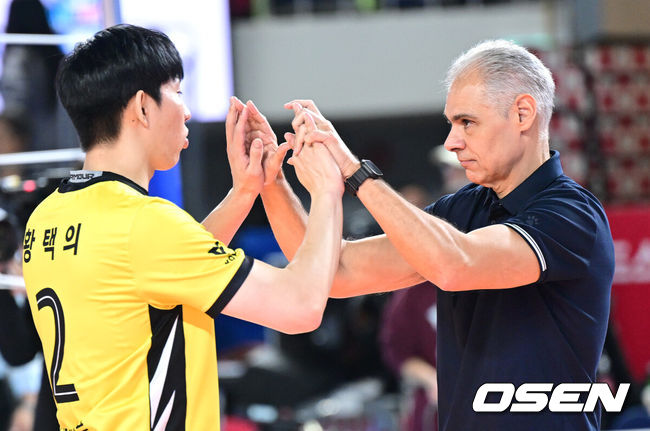 KB손해보험 스타즈 황택의, 레오나르도 카르발류 감독. /OSEN DB