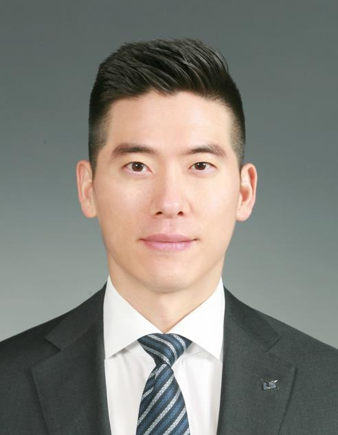 LS그룹은 26일 이사회를 열고 2025년도 임원 인사를 단행했다고 밝혔다.   구자열 LS 이사회 의장의 장남인 구동휘 LS MnM 대표이사는 최고경영자(CEO)로 선임됐다. LS