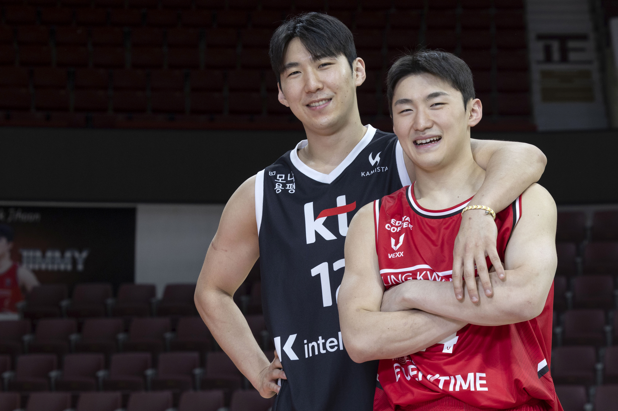 안양 정관장 문유현(오른쪽)과 수원 KT 문정현 형제. 장진영 기자