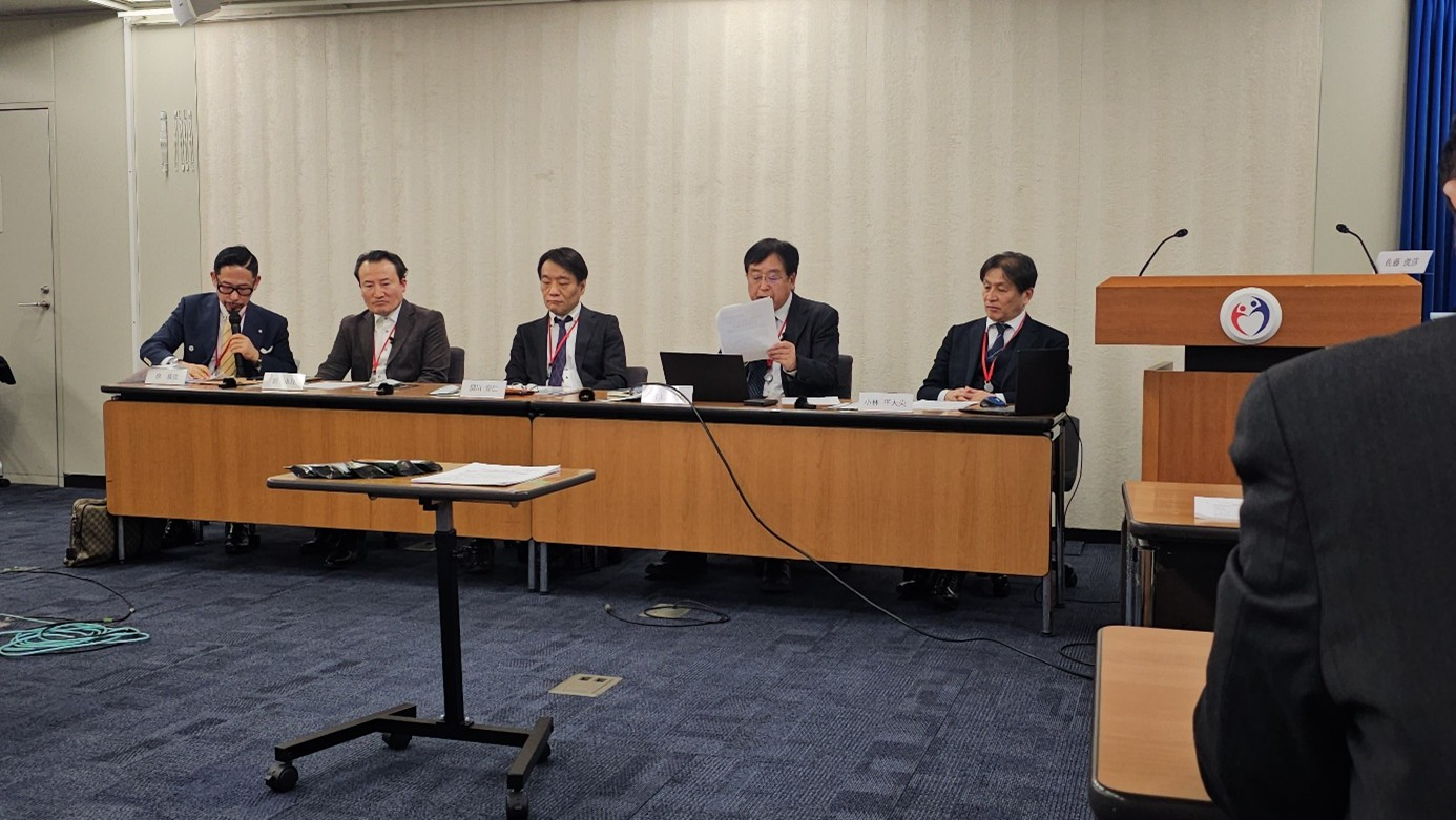 (좌로부터; 서기완 대표, 로아 유영일 대표, 류마티스임상의사 야수히토 미카와 의학박사, 일본선진의료임상연구회 위원장 무라카미 야스후미 교수, 일본선진의료임상연구회 이사장 고바야시히데오) 사진제공: ㈜로아바이오