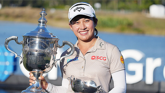 LPGA 투어 CME 그룹 투어 챔피언십을 제패한 지노 티띠꾼. 그는 여성 스포츠 역사상 가장 빠르게 돈을 번 선수다. [AP=연합뉴스]