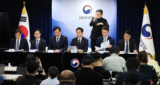 배경훈 부총리 겸 과학기술정보통신부 장관이 지난 10월 22일 서울 종로구 정부서울청사에서 범부처 정보보호 종합대책 합동 브리핑을 하고 있다. 뉴스1