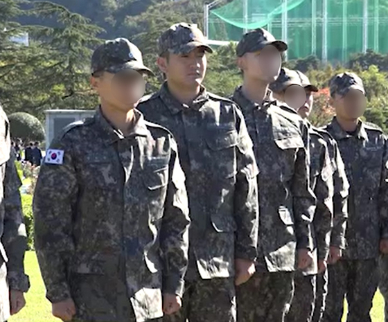 이재용 삼성전자 회장 장남인 이지호씨 등 제139기 해군 사관 후보생들이 장교 훈련을 받는 모습. 사진 해군 홈페이지 캡처