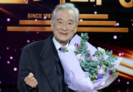 '2024 KBS 연기대상'에서 대상 수상했던 배우 이순재. 연합뉴스