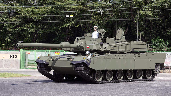 현대로템이 만든 K2전차가 현대로템 창원공장에서 시험 운행을 하고 있다. 사진 현대로템