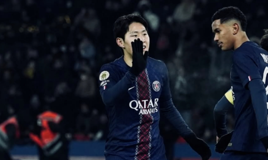 프랑스 리그1 르아브르와 경기에서 선제골을 넣은 후 ‘하이파이브’ 세리머니를 하는 파리생제르맹 이강인. 선천성 근병증을 앓고 있는 이채원 양을 위한 세리머니였다. 사진 이강인 SNS