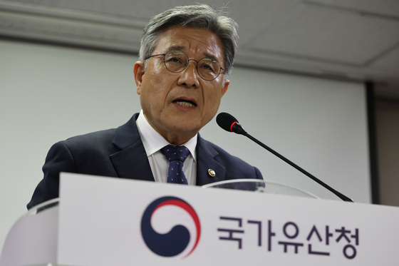 허민 국가유산청장이 지난 17일 국립고궁박물관에서 열린 국가유산청의 종묘 앞 세운재정비촉진계획 관련 입장을 밝히고 있다. 연합뉴스