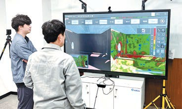 경남테크노파크의 지원으로 개발된 VR 기반 선박 도장 훈련 시스템 시연 모습. [사진 지역SW산업발전협의회]