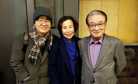 2017년 12월 한국연극인복지재단 도네이션 콘서트에 참석한 고 이순재(오른쪽부터), 손숙 배우, 주철환 PD. [사진 주철환 PD]