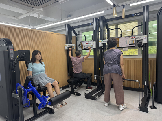 서울시 강남구 논현노인복지관 스마트피트니스센터. 사진 강남구청