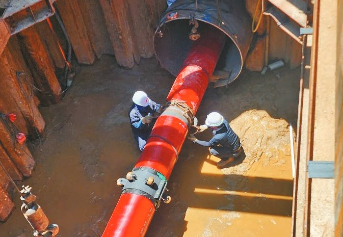 한국가스공사가 국내 최초로 자동용접 기술을 개발해 건설현장의 작업 방식이 바뀌고 있다. [사진 한국가스공사]