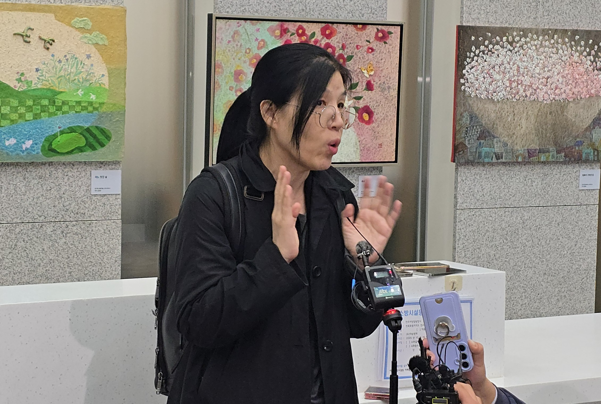 '초코파이 절도 사건' 항소심 무죄를 이끈 박정교 변호사가 27일 전주지법 1층 로비에서 "많은 분들이 관심을 가져줘 결과가 잘 나온 거라 생각해 감사하다"고 말하고 있다. 김준희 기자