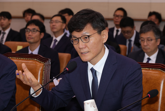 지난 달 16일 서울 여의도 국회에서 법제사법위원회의 감사원에 대한 국정감사가 진행되고 있다. 정상우 감사원 사무총장이 의원 질의에 답하고 있다. 장진영 기자