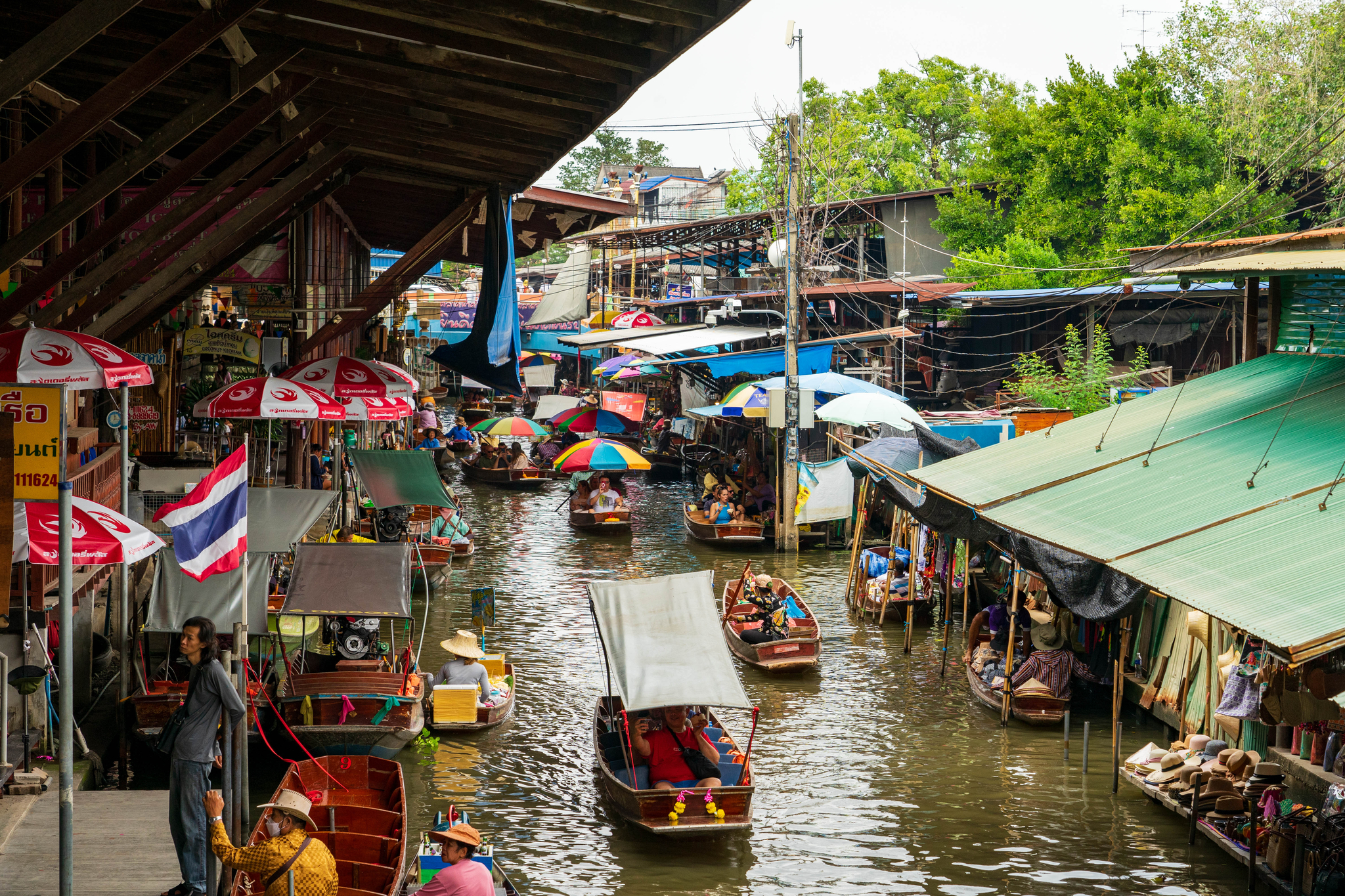 외곽 외곽의 유명 전통시장 '담넌 사두억 수상시장'. 백종현 기자