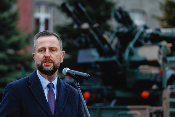 브와디스와프 코시니아크카미시 폴란드 국방장관은 신형 잠수함 사업자로 스웨덴 방산업체 사브를 선정했다고 26일(현지시간) 밝혔다.