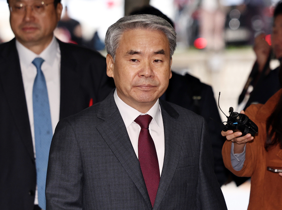 채상병 순직 및 수사 외압·은폐 의혹의 핵심 피의자인 이종섭 전 국방부 장관이 지난달 23일 오전 서초구 서울중앙지방법원에서 열린 구속 전 피의자 심문(영장실질심사)에 출석하고 있다. 뉴스1