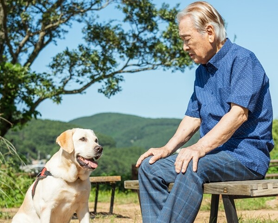 고 이순재 유작인 드라마 ‘개소리’는 개의 목소리를 듣게 된 이순재가 개와 함께 살인사건을 해결하는 미스터리 코미디다. [사진 KBS] 