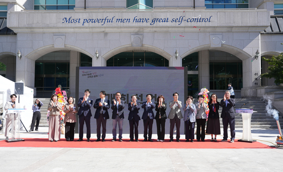 지난 10월 15일 열린 ‘제3회 KBU 건강복지 EXPO’에서 경복대 및 지역사회 외부기관 관계자들이 개회선언을 하고 있다. [사진 경복대]