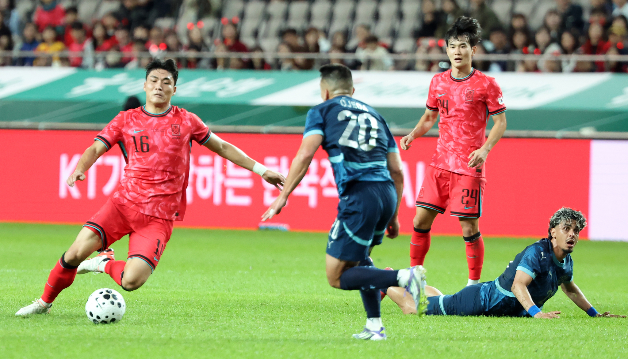 축구대표팀 박진섭(왼쪽). 뉴스1